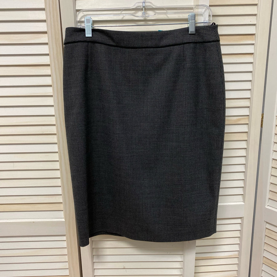 Size 8/Medium BOSS * Skirt - Short