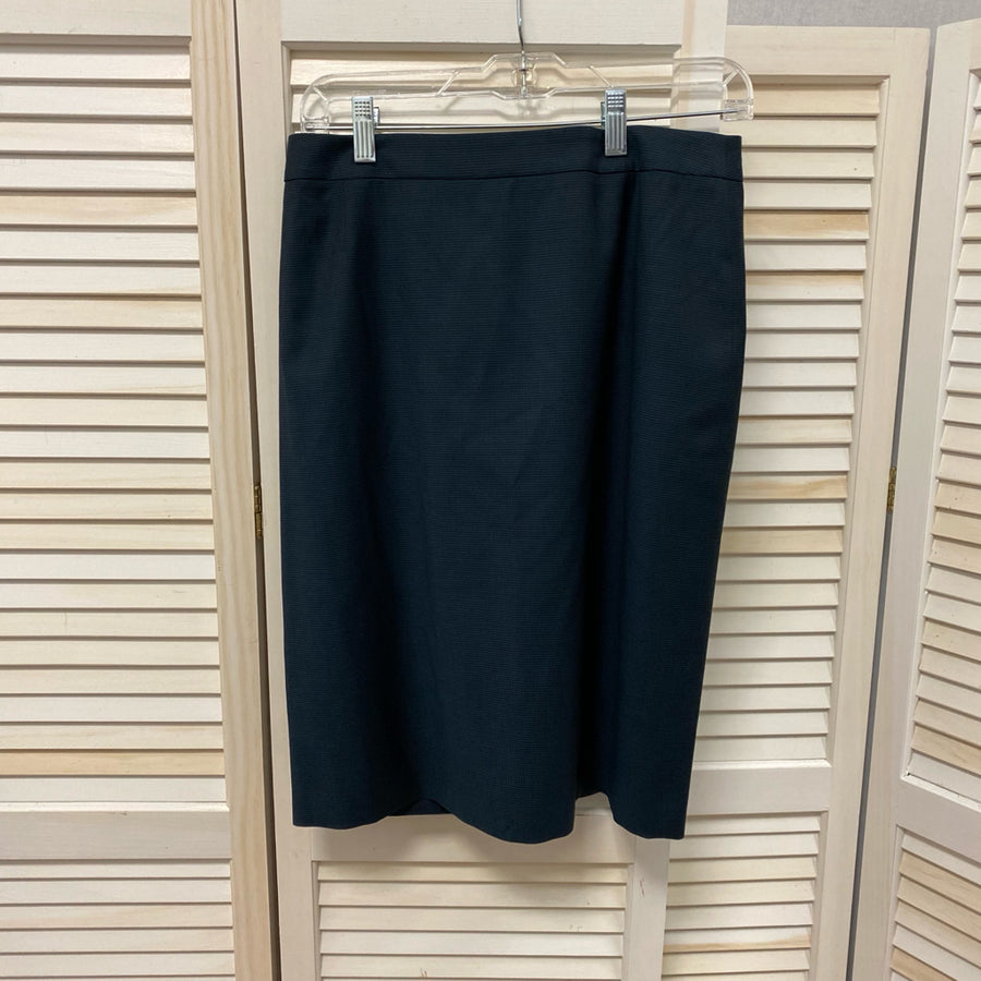Size 8/Medium BOSS * Skirt - Short